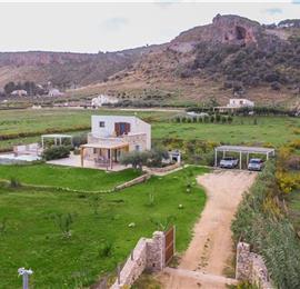 4 bedroom villa with infinity pool, Alcamo, sleeps 6-8